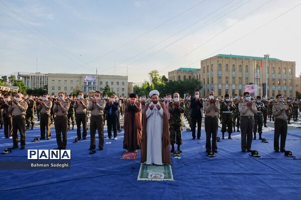 اقامه نماز عید فطر در دانشگاه افسری امام علی (ع)
