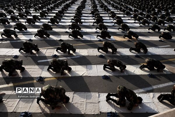 اقامه نماز عید فطر در دانشگاه افسری امام علی (ع)