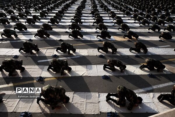 اقامه نماز عید فطر در دانشگاه افسری امام علی (ع)