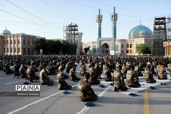 اقامه نماز عید فطر در دانشگاه افسری امام علی (ع)