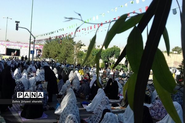 اقامه نماز عید فطر در خاورشهر بارعایت پروتکل و فاصله گذاری