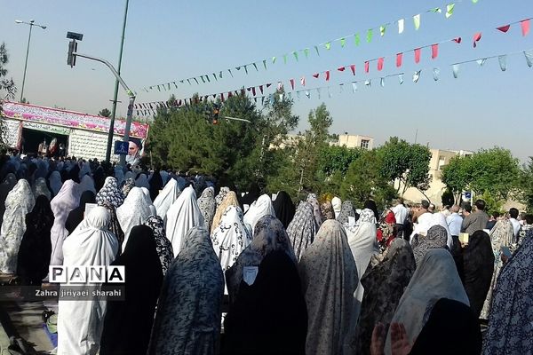 اقامه نماز عید فطر در خاورشهر بارعایت پروتکل و فاصله گذاری