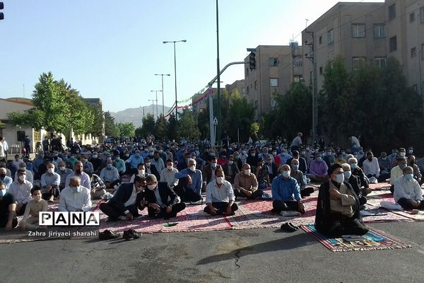 اقامه نماز عید فطر در خاورشهر بارعایت پروتکل و فاصله گذاری
