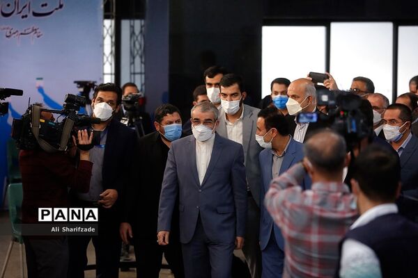 بازدید عباسعلی کدخدایی  از روند ثبت نام سیزدهمین دوره انتخابات ریاست جمهوری