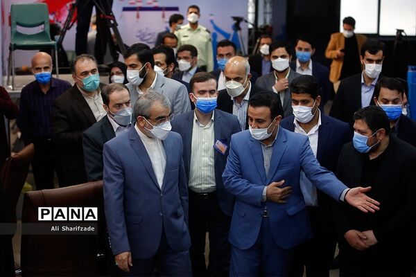 بازدید عباسعلی کدخدایی  از روند ثبت نام سیزدهمین دوره انتخابات ریاست جمهوری