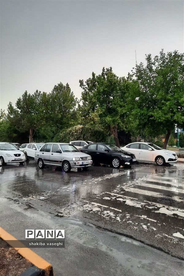 بارش باران بهاری در اصفهان