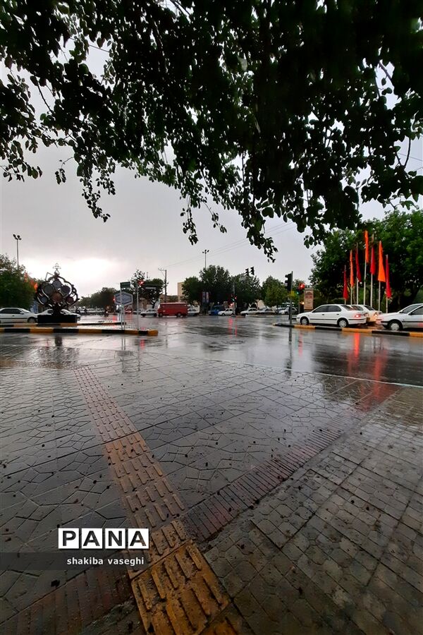 بارش باران بهاری در اصفهان