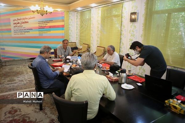 داوری جشنواره معلمان هنرمند