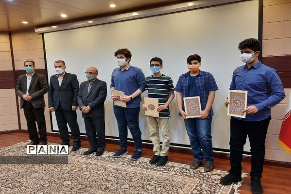 تجلیل از دانش‌آموزان برتر جشنواره نوجوان خوارزمی منطقه ۱۳