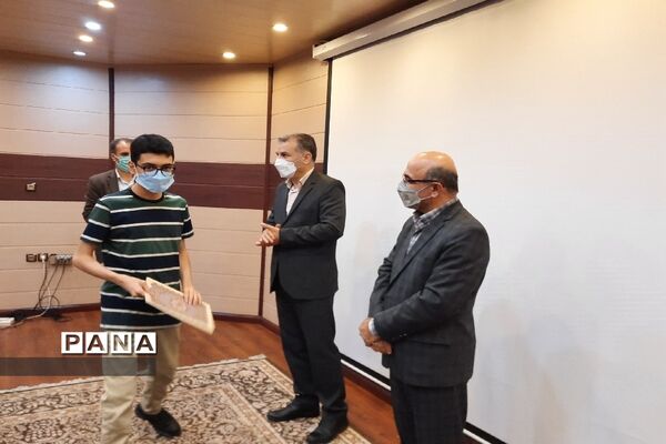 تجلیل از دانش‌آموزان برتر جشنواره نوجوان خوارزمی منطقه ۱۳