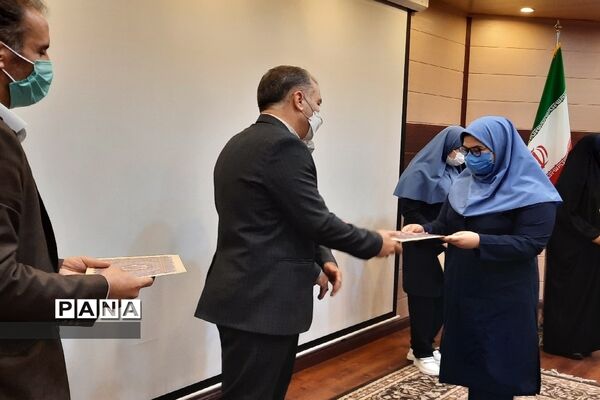 تجلیل از دانش‌آموزان برتر جشنواره نوجوان خوارزمی منطقه ۱۳