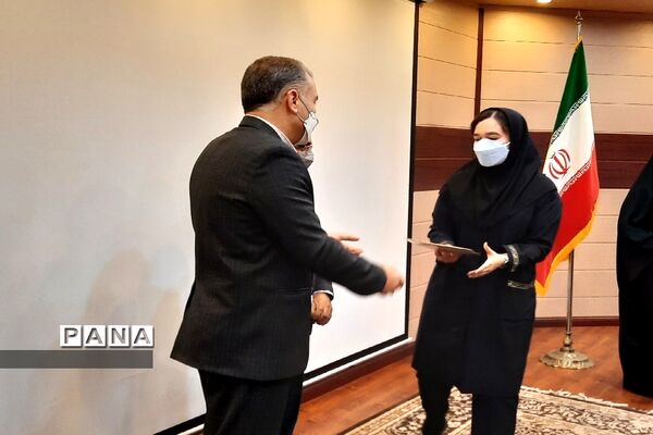 تجلیل از دانش‌آموزان برتر جشنواره نوجوان خوارزمی منطقه ۱۳