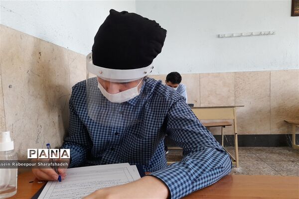 برگزاری امتحانات نهایی سال  1400 دانش آموزان پایه نهم در مدرسه نور منطقه 16