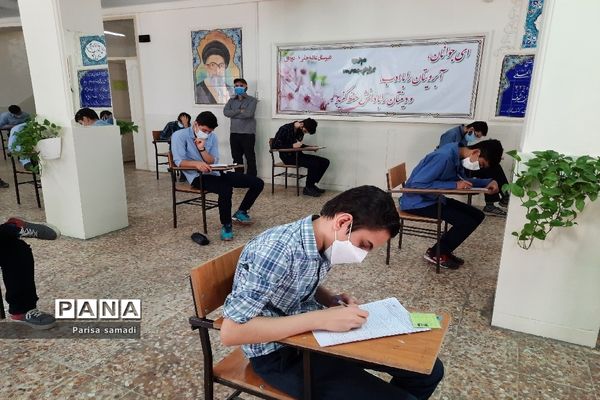 حضور پر شور دانش‌آموزان منطقه ۱۳ در امتحانات نهایی