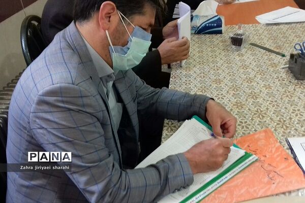 بازدید مدیرآموزش ‌و پرورش ناحیه یک ری از امتحانات حضوری پایه دوازدهم مدرسه حدیث‌کساءخاورشهر
