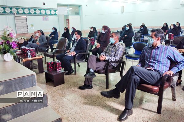 مراسم تجلیل از مدیران تلاش گر حوزه ابتدایی شهرستان امیدیه