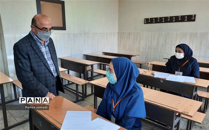 بازدید مدیر آموزش و پرورش منطقه ۱۳ از حوزه های امتحان نهایی