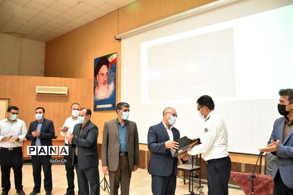 مراسم تقدیر از مدیران و مدیر آموزگاران مقطع ابتدایی شهرستان جهرم