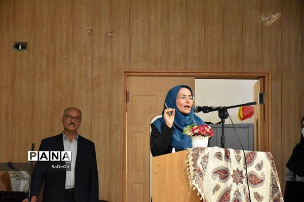 مراسم تقدیر از مدیران و مدیر آموزگاران مقطع ابتدایی شهرستان جهرم