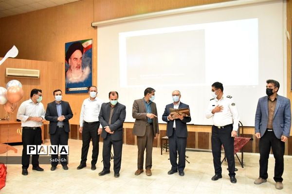 مراسم تقدیر از مدیران و مدیر آموزگاران مقطع ابتدایی شهرستان جهرم