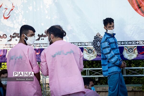 کشفیات باند بزرگ سلاح و مهمات  فاتب