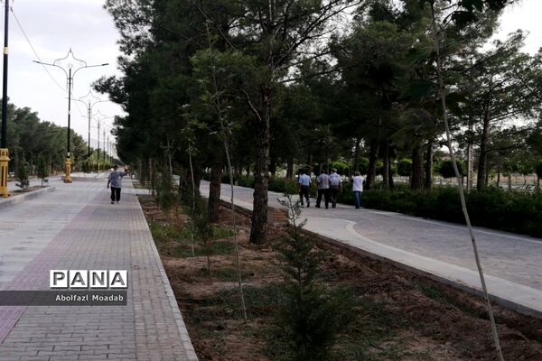 خلوت شدن بلوار سید مرتضی  کاشمر در  اوضاع کرونا