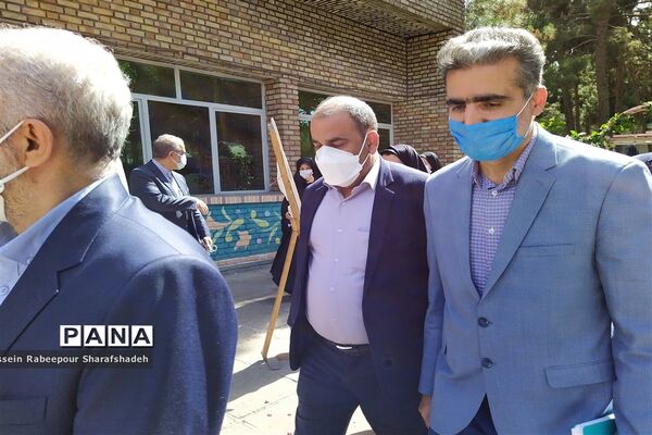 حضور وزیر آموزش و  پرورش و معاون رئیس جمهور در چهارمین کنگره معلمان و بیش از 1100 دانش آموز شهید در منطقه 16 تهران