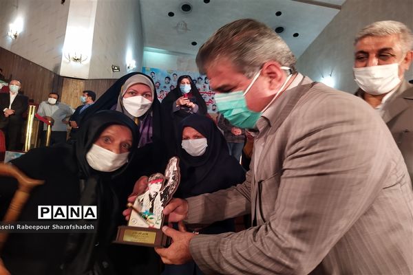 حضور وزیر آموزش و  پرورش و معاون رئیس جمهور در چهارمین کنگره معلمان و بیش از 1100 دانش آموز شهید در منطقه 16 تهران