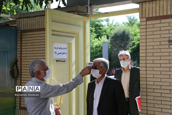 بازدید مدیرکل آموزش و پرورش خراسان رضوی از حوزه های امتحان نهایی آموزش و پرورش ناحیه ۲ مشهد