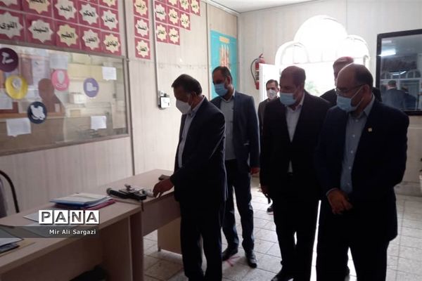 بازدید مدیرکل آموزش و پرورش و معاون دانشگاه علوم پزشکی زاهدان از حوزه‌های امتحانی