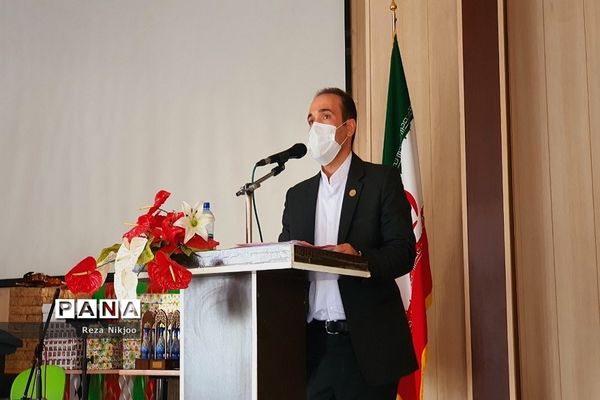 تجلیل از معلمان نمونه آموزش و پرورش ناحیه یک بهارستان