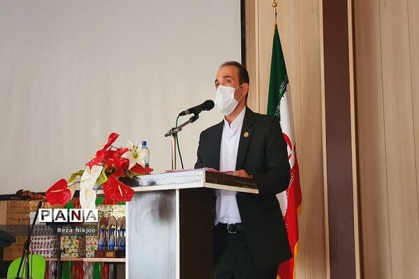 تجلیل از معلمان نمونه آموزش و پرورش ناحیه یک بهارستان