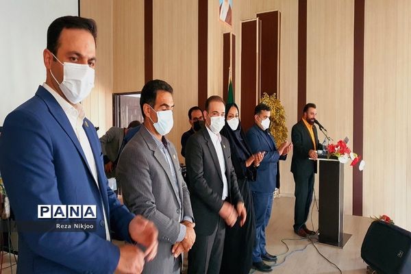 تجلیل از معلمان نمونه آموزش و پرورش ناحیه یک بهارستان