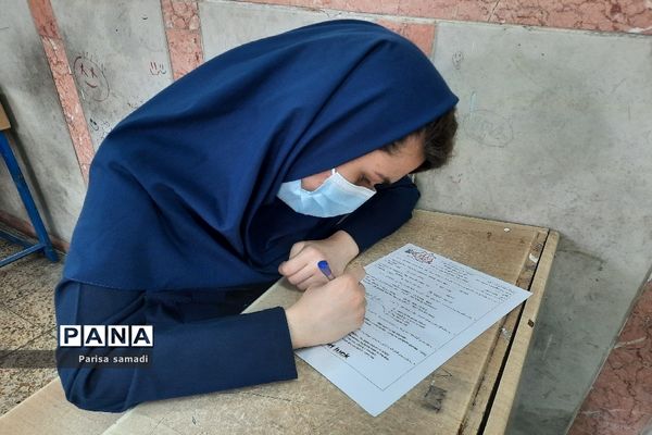 بازدید کارشناس بهداشت منطقه ۱۳ از حوزه‌های امتحانات نهایی