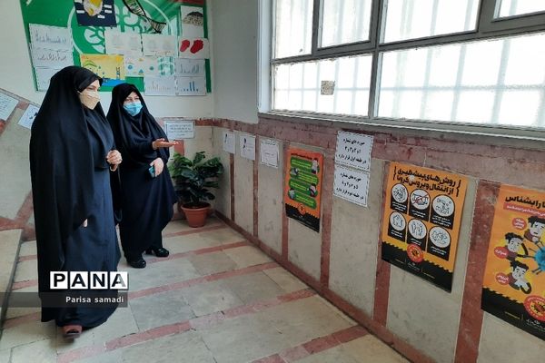 بازدید کارشناس بهداشت منطقه ۱۳ از حوزه‌های امتحانات نهایی