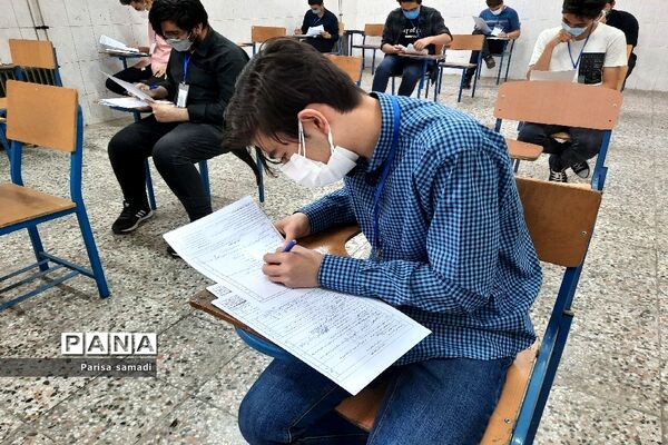 بازدید کارشناس بهداشت منطقه ۱۳ از حوزه‌های امتحانات نهایی