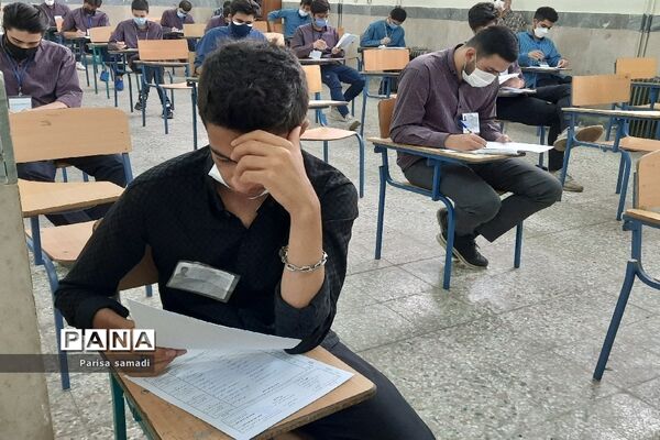 بازدید کارشناس بهداشت منطقه ۱۳ از حوزه‌های امتحانات نهایی