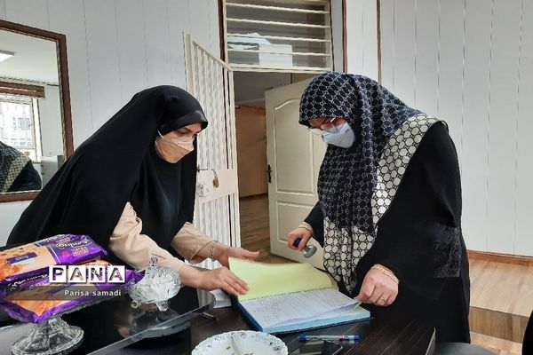 بازدید کارشناس بهداشت منطقه ۱۳ از حوزه‌های امتحانات نهایی