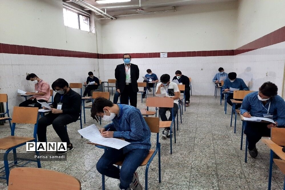 بازدید کارشناس بهداشت منطقه ۱۳ از حوزه‌های امتحانات نهایی