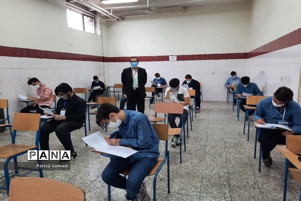 بازدید کارشناس بهداشت منطقه ۱۳ از حوزه‌های امتحانات نهایی