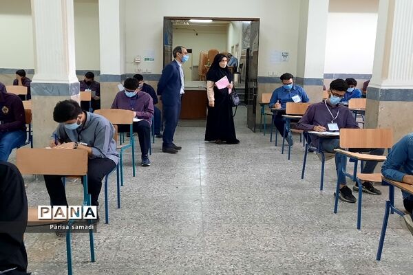 بازدید کارشناس بهداشت منطقه ۱۳ از حوزه‌های امتحانات نهایی