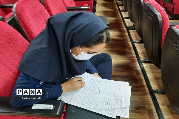 بازدید کارشناس بهداشت منطقه ۱۳ از حوزه‌های امتحانات نهایی