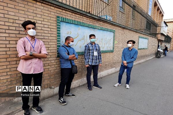 بازدید کارشناس بهداشت منطقه ۱۳ از حوزه‌های امتحانات نهایی