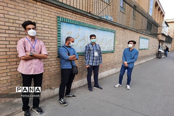 بازدید کارشناس بهداشت منطقه ۱۳ از حوزه‌های امتحانات نهایی