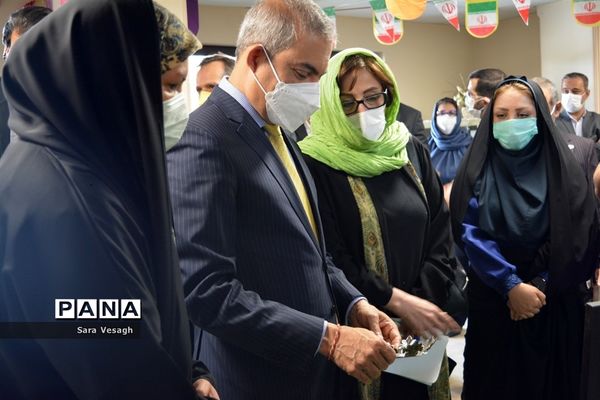 مراسم توزیع نمادین تبلت به دانش‌آموزان اتباع خارجی شهرستان‌های استان تهران