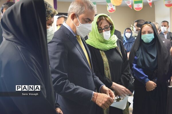 مراسم توزیع نمادین تبلت به دانش‌آموزان اتباع خارجی شهرستان‌های استان تهران