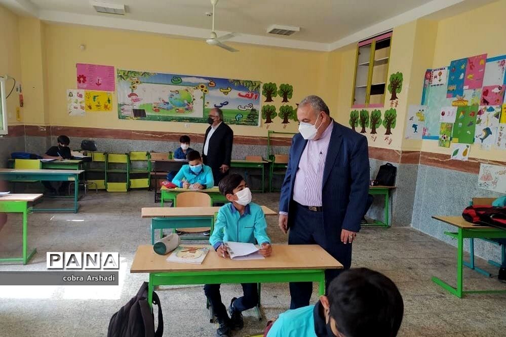 بازدید مدیر آموزش و پرورش شهرستان بوشهر از حوزه امتحانات نهایی
