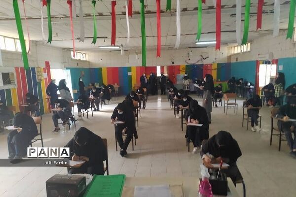 بازدید مدیر آموزش و پرورش شهرستان بوشهر از حوزه امتحانات نهایی