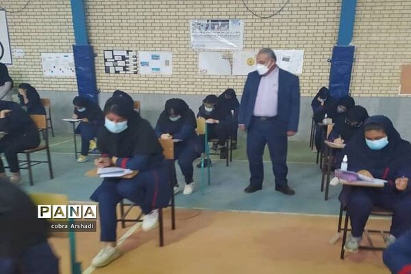 بازدید مدیر آموزش و پرورش شهرستان بوشهر از حوزه امتحانات نهایی