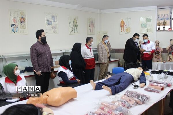نشست اعضای شورای مدیران هلال احمر با رئیس دفتر فدراسیون صلیب سرخ  جهانی  در ایران